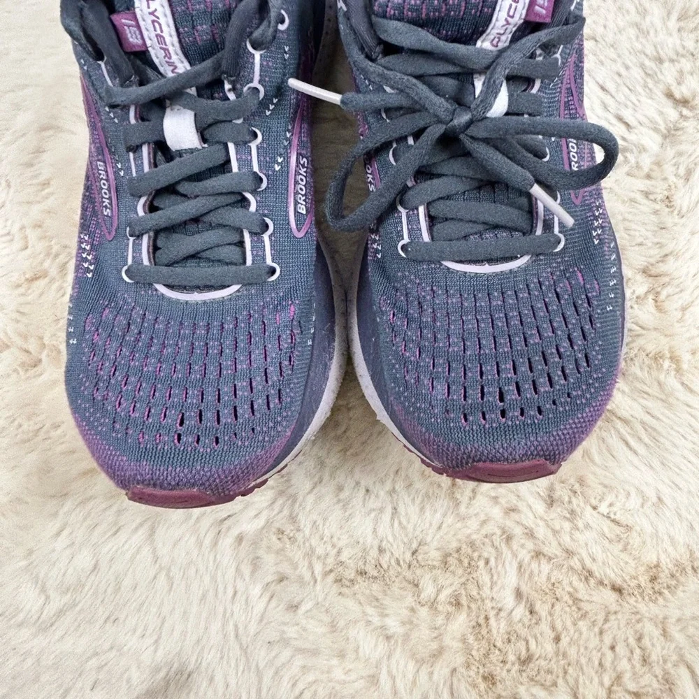 Brooks Women's Running Shoes - Black and Purple‎